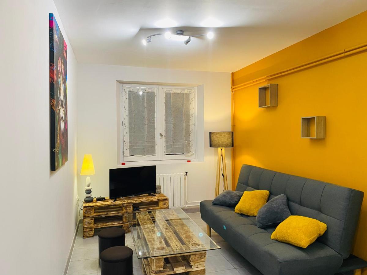 Studio 40M2 Plein Pied Avec Parking Jussac Экстерьер фото