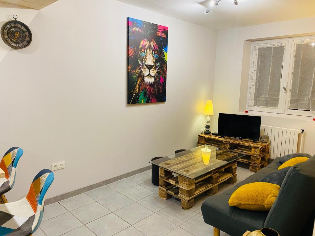 Studio 40M2 Plein Pied Avec Parking Jussac Экстерьер фото