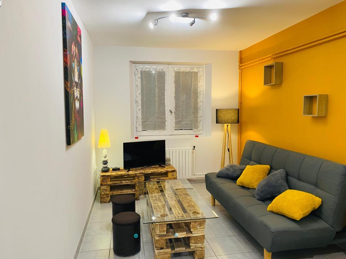 Studio 40M2 Plein Pied Avec Parking Jussac Экстерьер фото
